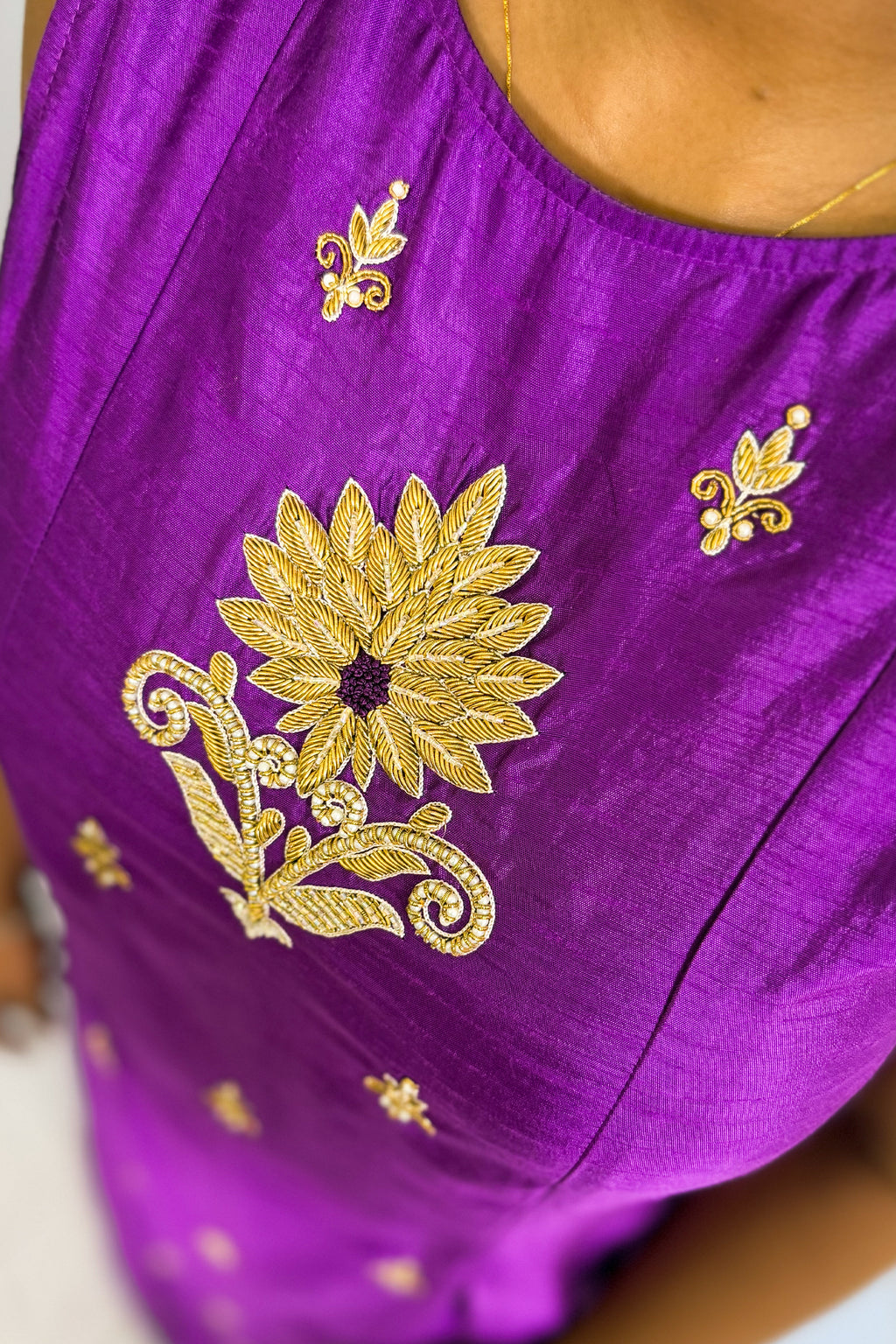 VADAMULLLA FRONT-SLIT KURTA SET